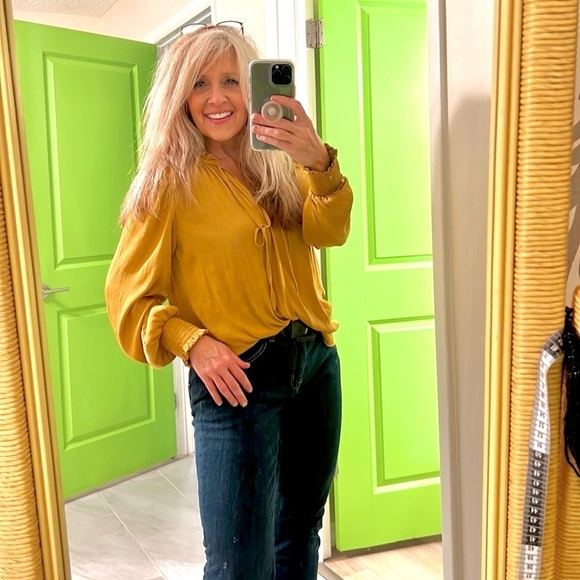 Rachel Zoe,Silky Soft,Pull-On,Rich Yellow-Gold,Blouse,Dress Up or Down, Size Med - Picture 8 of 8